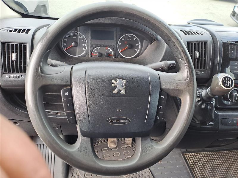 Peugeot Boxer 2,2 HDI  7míst - fotka 11 z 13