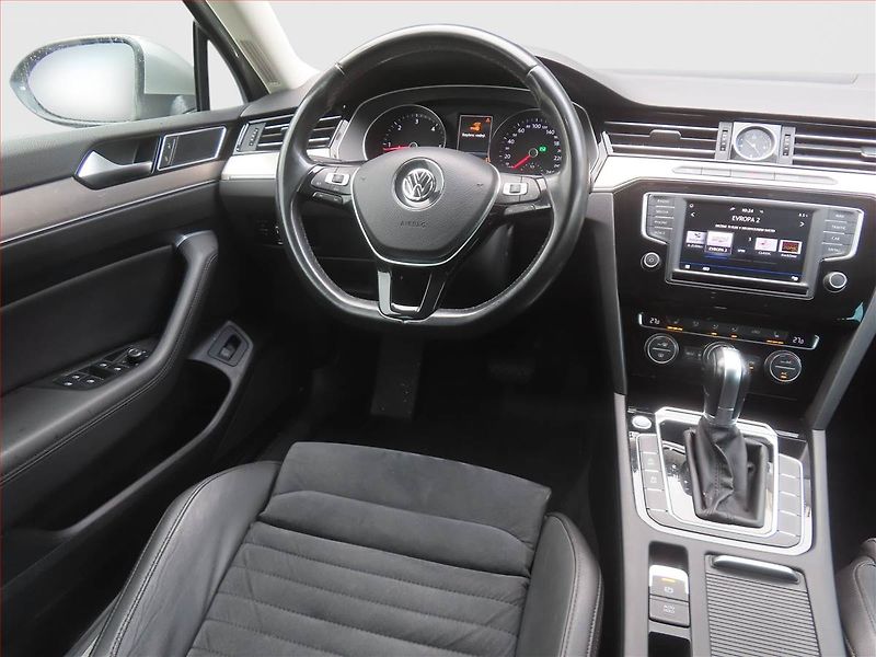 Volkswagen Passat (2017) 2.0 TDI, Automat, Kůže, Navi - fotka 7 z 17