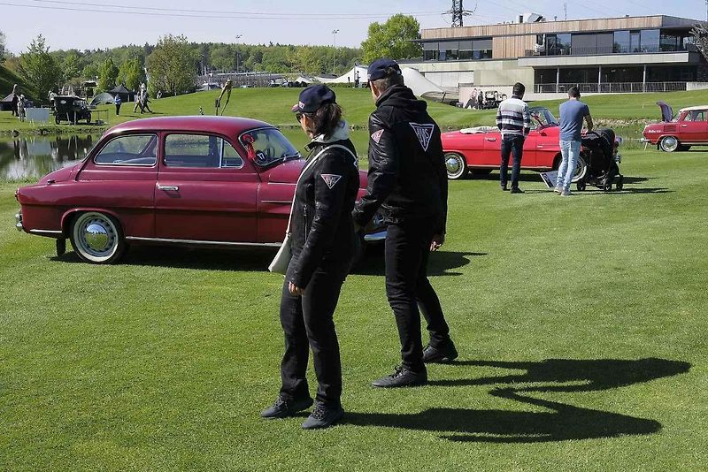 Slavnostní zahájení přehlídky vzácných historických vozidel Automobilové klenoty 2025.