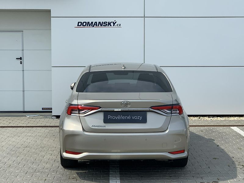 Toyota Corolla SD COMFORT STYLE TECH 1.5 VVTi - fotka 12 z 28