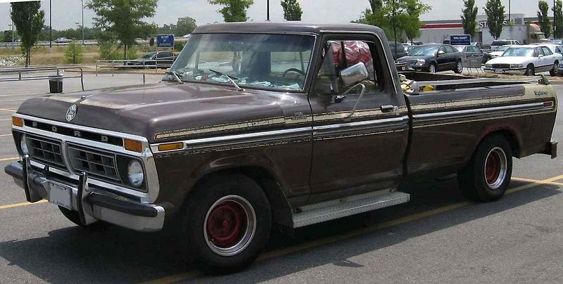 Ford F-150 Lariat.