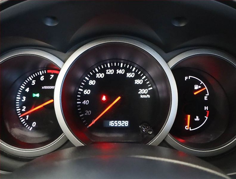 Suzuki Grand Vitara (2006) 2.0, 4X4, Park. senzory - fotka 11 z 17