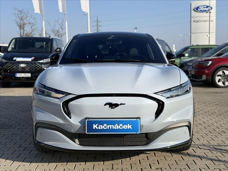 Ford Mustang Mach-E 92kWh Long Range Premium - fotka 8 z 35
