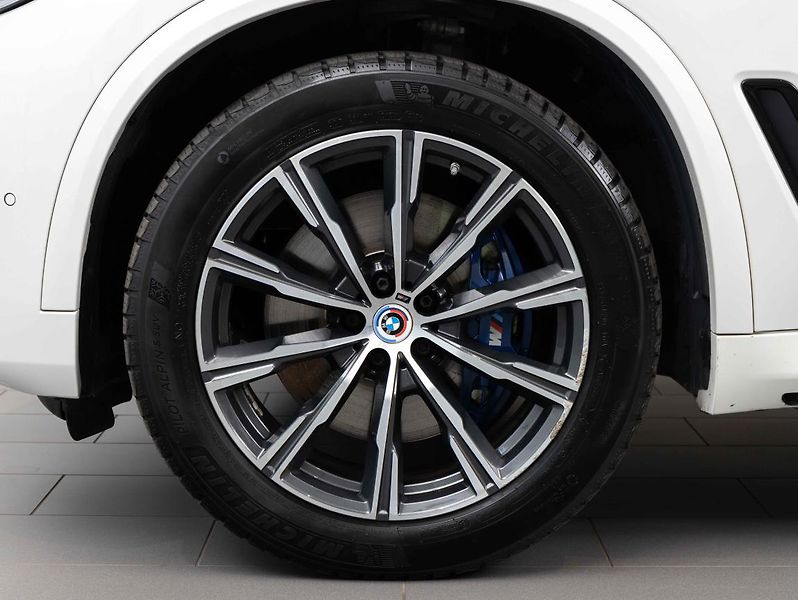 BMW X5 xDrive40i - fotka 6 z 23
