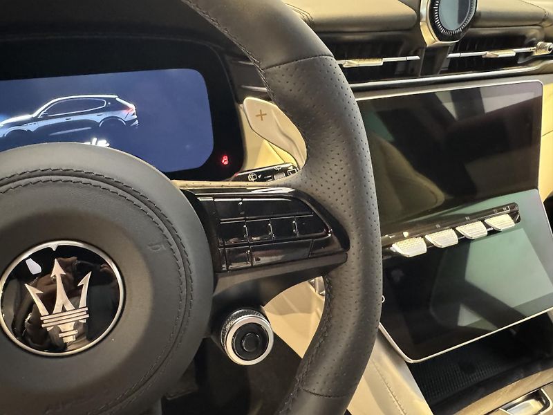 Maserati Grecale (2026) Modena 330HP  - fotka 20 z 20