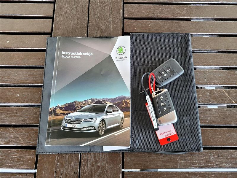 Škoda Superb 1,5 zálohováno - fotka 50 z 50