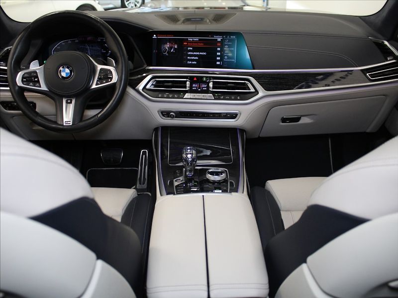 BMW X7 3,0 40xD M-paket B&W 6-míst ČR - fotka 9 z 51