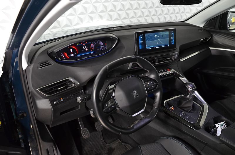 Peugeot 3008 (2022) 1.5bHDi 130 Allure - fotka 9 z 17