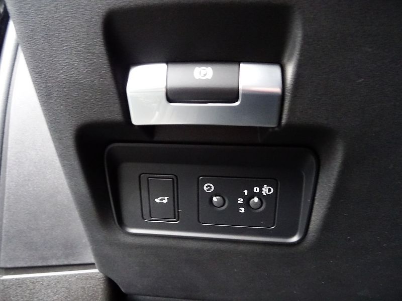 Land Rover Range Rover Evoque 2.0D 150 AWD A/T Kamera - fotka 18 z 31