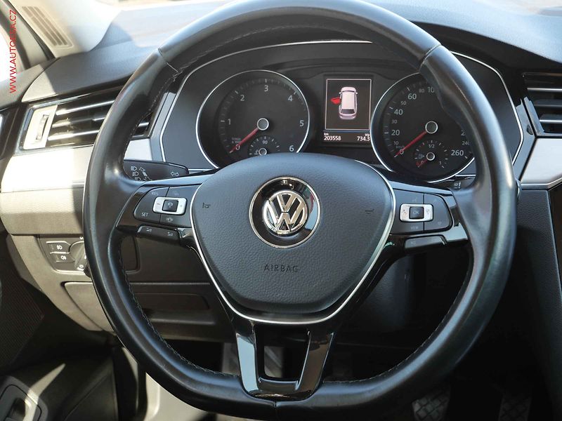 Volkswagen Passat (2019) 2.0TDi, Navi, LED, autoAC - fotka 13 z 22