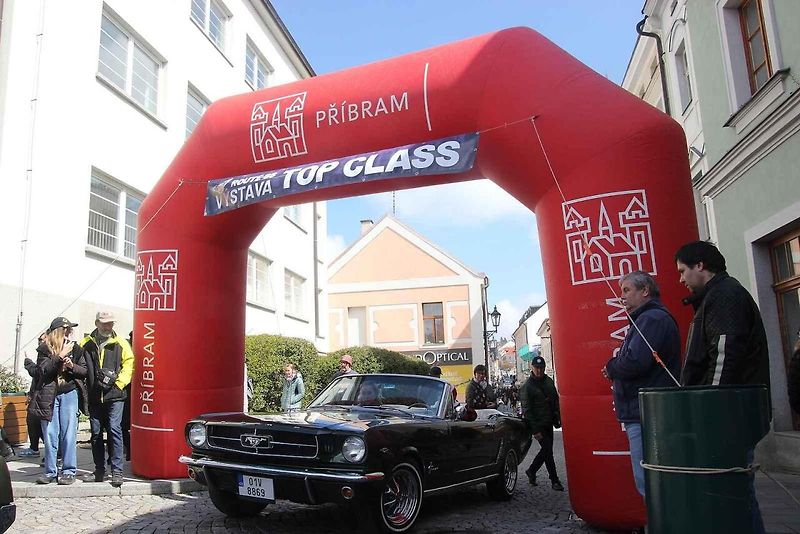 V Příbrami se sjela historická auta a motorky v rámci tradiční akce Česká Route 66.