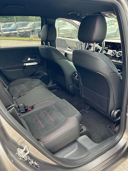 Mercedes-Benz GLB (2024) 200d 4MATIC - fotka 8 z 10