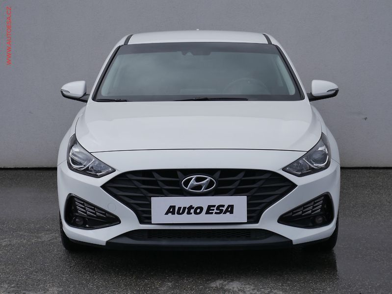Hyundai i30 (2020) 1.5 DPi, ČR, Comfort, kamera - fotka 2 z 21