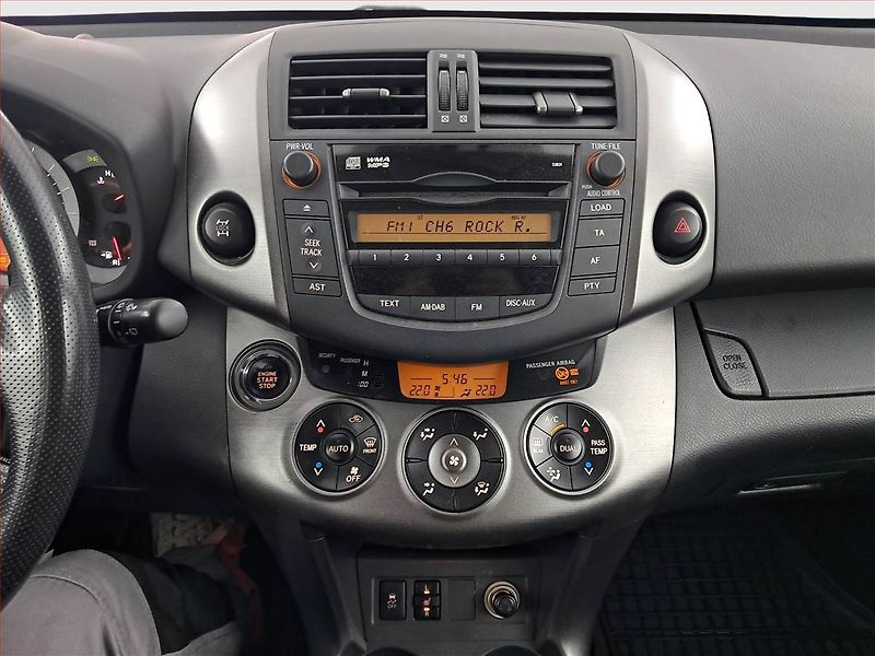 Toyota RAV4 (2009) 2.0 VVT-i, 4X4, Automat - fotka 12 z 17