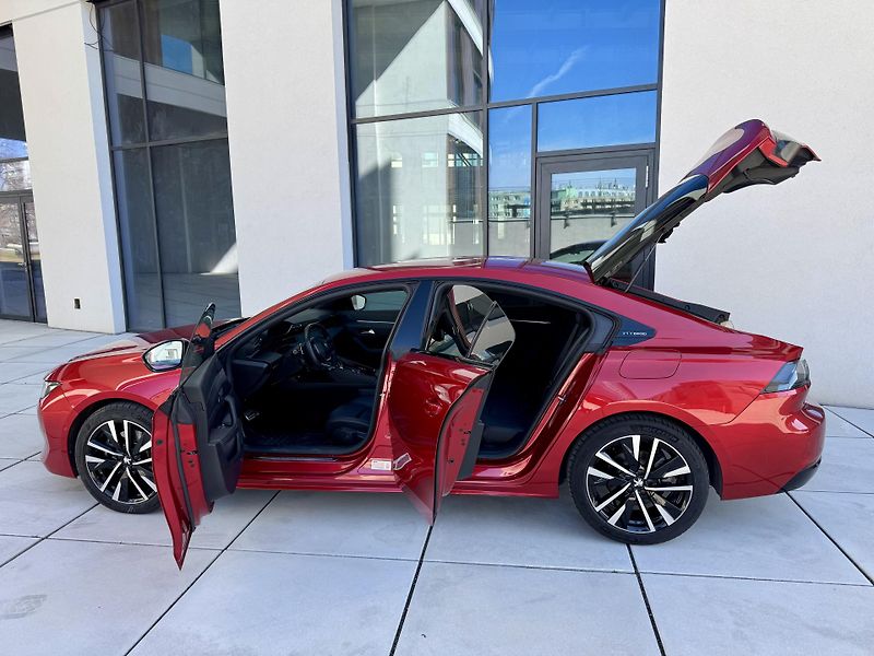 Peugeot 508 (2022) GT PLUG IN HYBRID 165KW e-EAT8 - fotka 5 z 44
