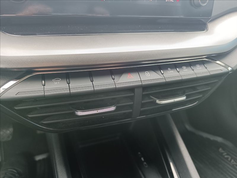 Škoda Octavia 1,5 TSi Ambition - fotka 16 z 21