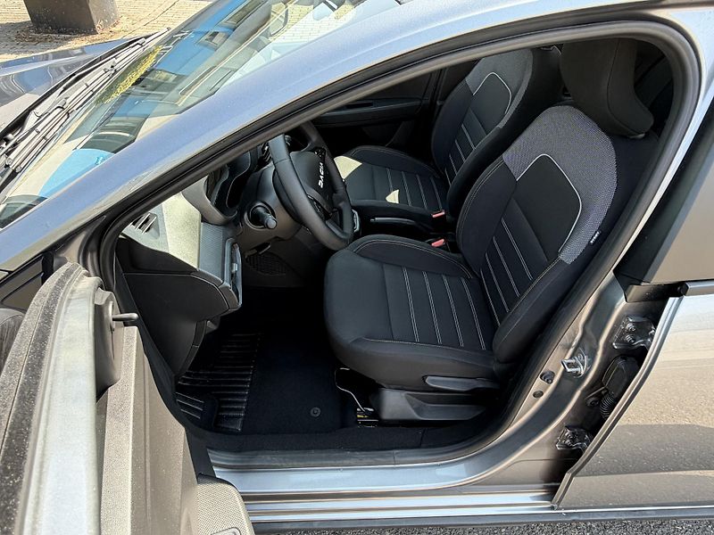 Dacia Sandero STEPWAY 1,0i 67kW klima závěs  - fotka 12 z 19