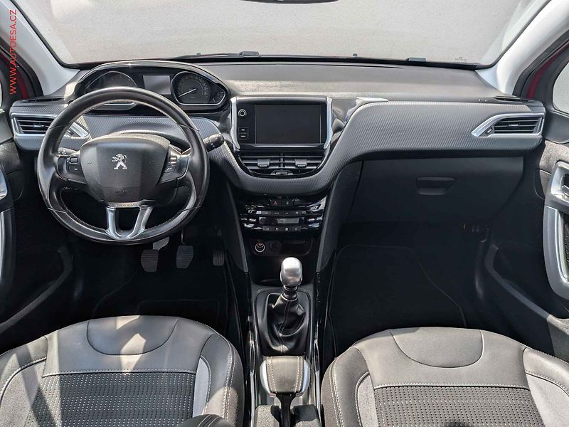 Peugeot 2008 (2018) 1.6 Blue HDi, 1.maj,ČR - fotka 8 z 14
