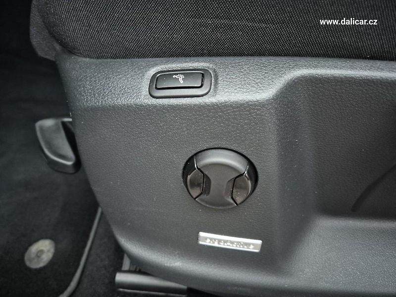 Volkswagen Golf Sportsvan (2016) 1.4TSi 110KW Highline NAVI - fotka 33 z 57