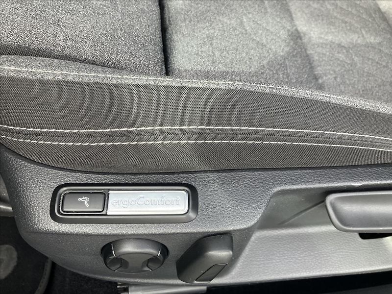 Volkswagen Passat 2,0 TAŽNÉ, KEYLESS, EL.KUFR - fotka 12 z 36