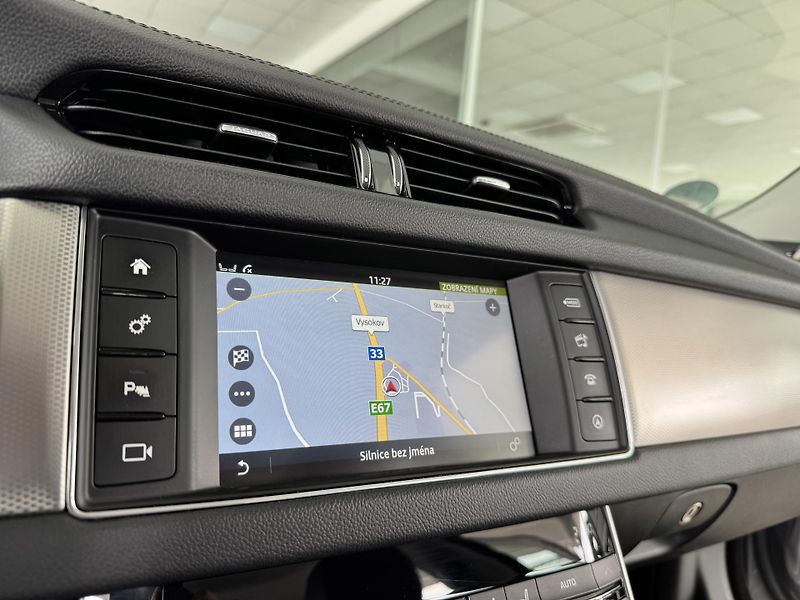Jaguar XF 20d Prestige*Kamera*Meridian - fotka 22 z 35