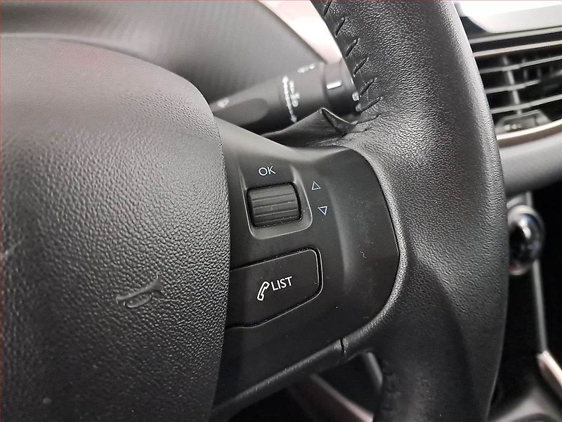 Peugeot 2008 (2013) 1.2 PureTech, Navi, Tempomat - fotka 15 z 17