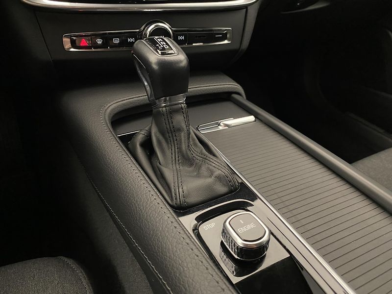 Volvo V90 T5 MOMENTUM AUT - fotka 26 z 39
