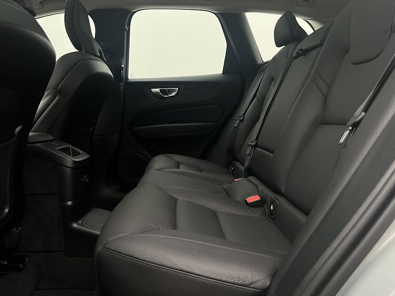 Volvo XC60 T8 AWD ULTRA DARK AUT CZ - fotka 6 z 47
