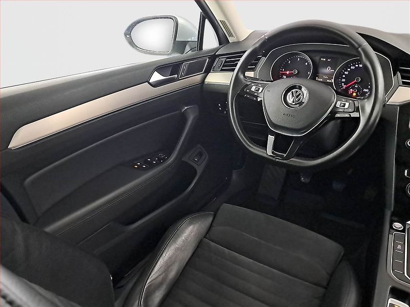 Volkswagen Passat (2015) Highline 2.0 TDI, Kůže, Navi - fotka 7 z 22
