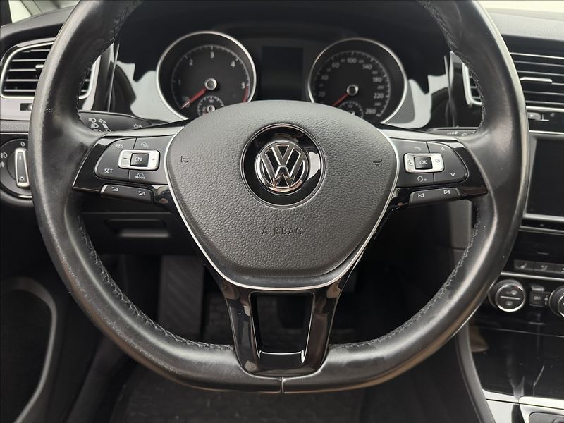 Volkswagen Golf 1,6 DSG DPH HIGHLINE 2XKOLA ČR - fotka 9 z 41