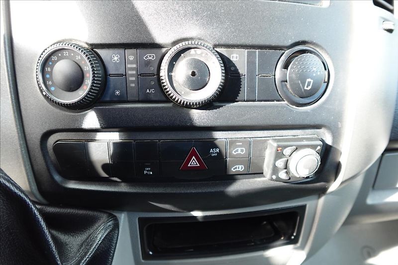 Mercedes-Benz Sprinter 2,2 313 CDI  MAXI 6MÍST KLIMA - fotka 28 z 30