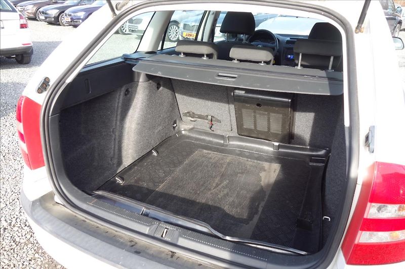 Škoda Octavia 1,6 i 75KW, ČR, SERVIS. KN. - fotka 14 z 35