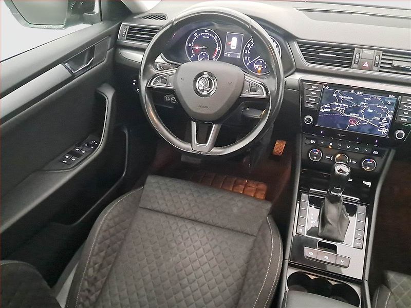 Škoda Superb (2017) 2.0 TDI, Automat, Navi, Xenony - fotka 7 z 18