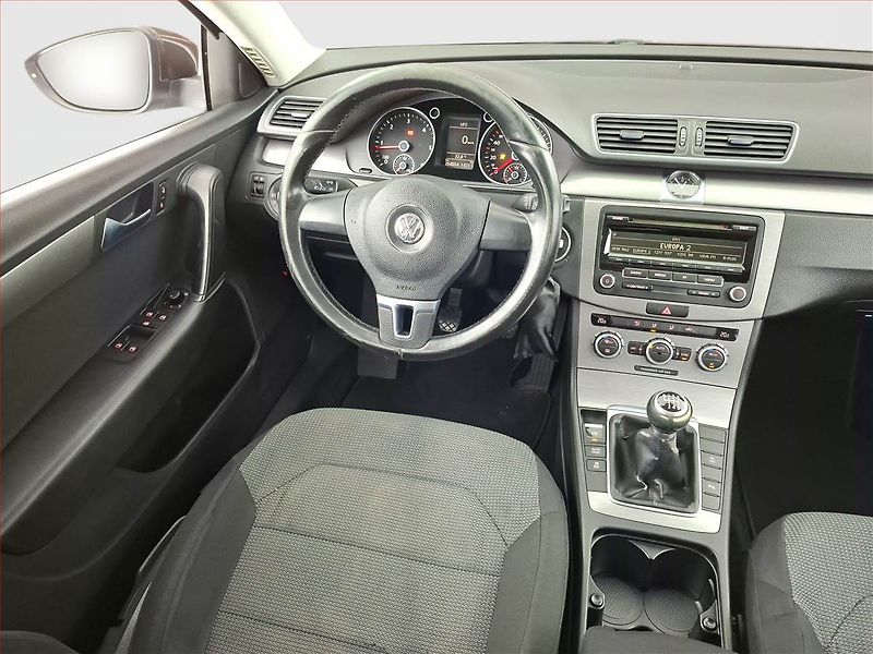 Volkswagen Passat (2012) 1.6 TDI, Park. senzory - fotka 7 z 15