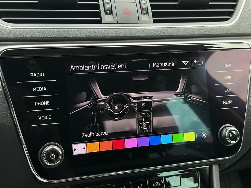 Škoda Superb  2.0 TDI 147kW Style Combi DSG - fotka 14 z 34