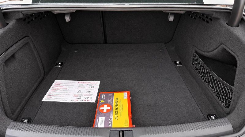 Audi A4 (2012) 2.0TDI,105KW,AT,ČR - fotka 9 z 16