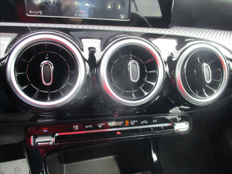 Mercedes-Benz CLA 1,5 180D, digiklima,servis, - fotka 24 z 51