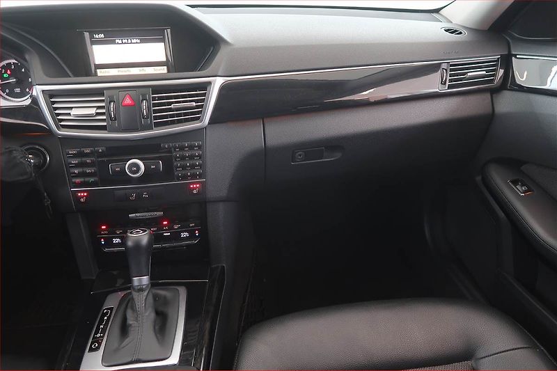 Mercedes-Benz Třídy E (2010) E 250 CDI, Automat, Navi - fotka 8 z 19