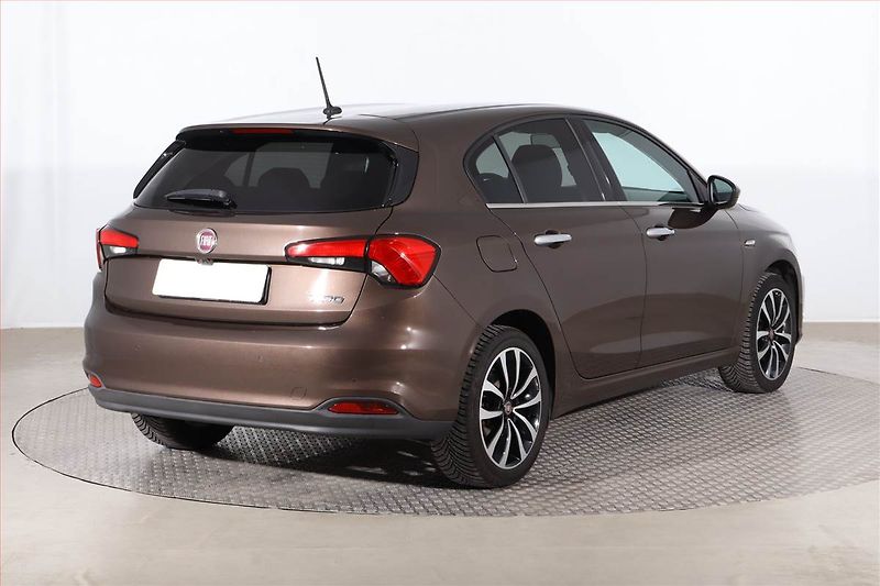 Fiat Tipo (2016) 1.4 T-Jet, Serv.kniha, Navi - fotka 5 z 23