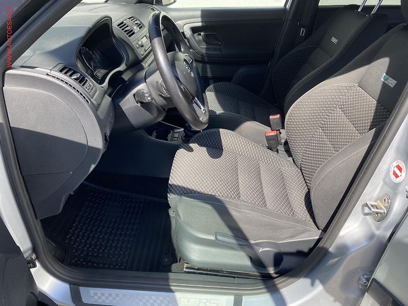 Škoda Fabia (2013) 1.4 TSi, RS, DSG - fotka 9 z 17