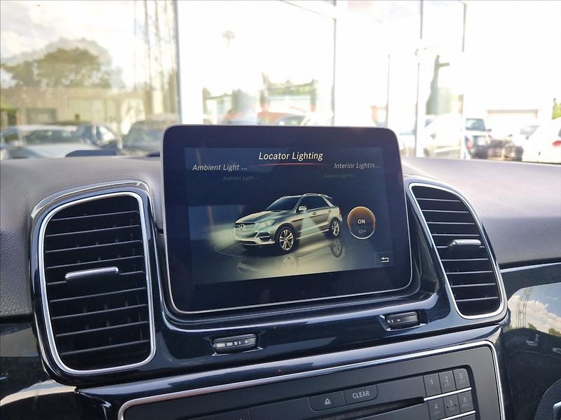 Mercedes-Benz GLE 3,0 i AMG 270kW 4MATIC PANORAM - fotka 32 z 50