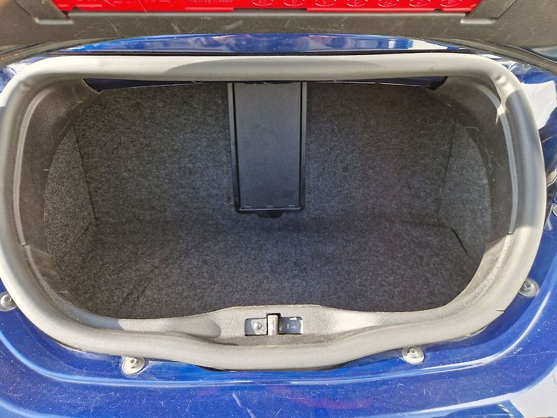Volkswagen New Beetle Highline 2.0 - fotka 12 z 31