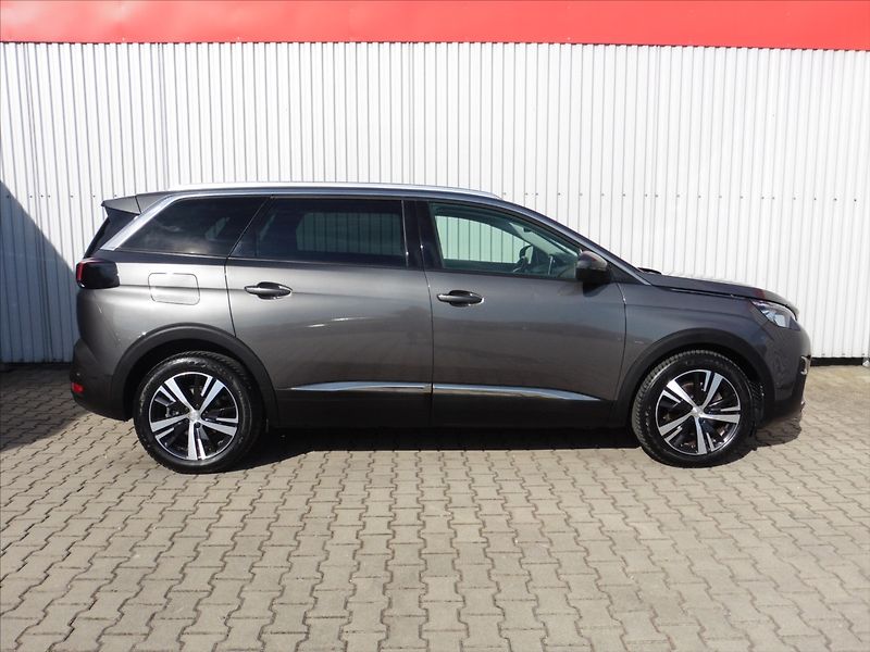 Peugeot 5008 2.0 HDi Allure 7.míst - fotka 6 z 17