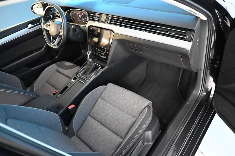 Volkswagen Passat (2023) 2.0 LED ACC VIRTUAL Tažné kame - fotka 10 z 38