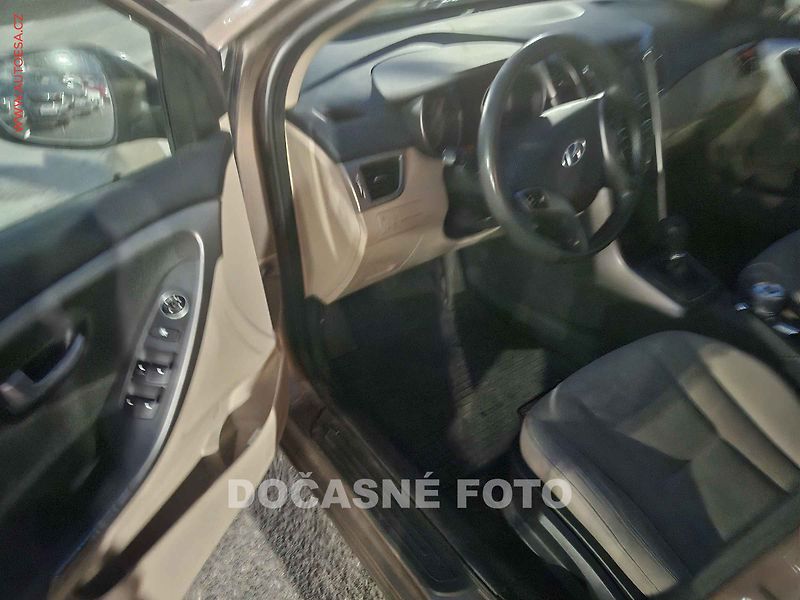 Hyundai i30 (2012) 1.4i, servis.kniha - fotka 3 z 3
