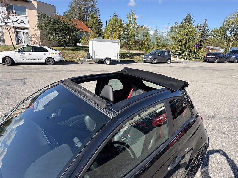 Abarth 595C 1,4 ESSEESSE 132 kW,Xenon,Navi - fotka 28 z 42