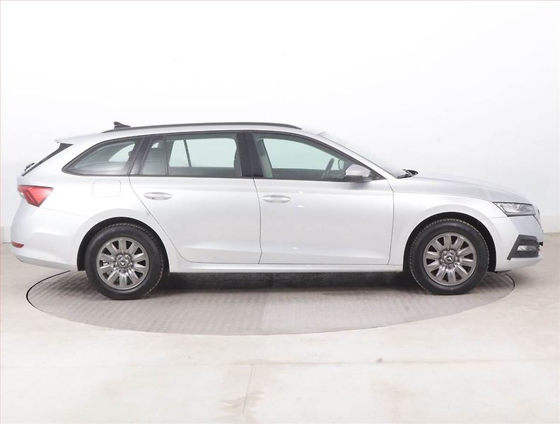 Škoda Octavia (2022) Ambition 2.0 TDI, ČR,1.maj - fotka 6 z 15