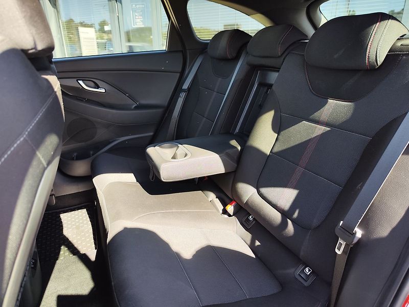 Hyundai i30 1.5 T-GDI/103kW N-Line DCT - fotka 11 z 35