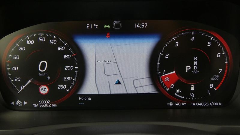 Volvo XC90 B6 AWD Momentum Pro Auto - fotka 13 z 27