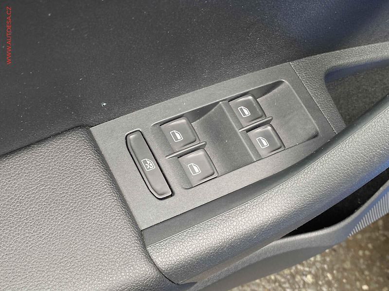 Škoda Octavia (2013) 1.6 TDi, ČR, Elegance, bixen - fotka 11 z 17
